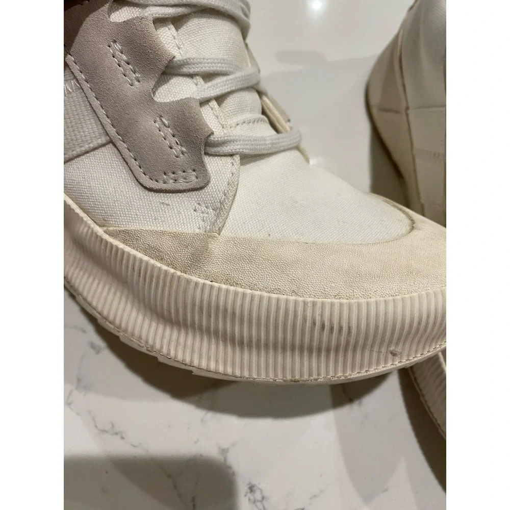 Sorel Women's Out N About III Low Waterproof Sneakers Sea‎ Salt / Chalk - Size 9